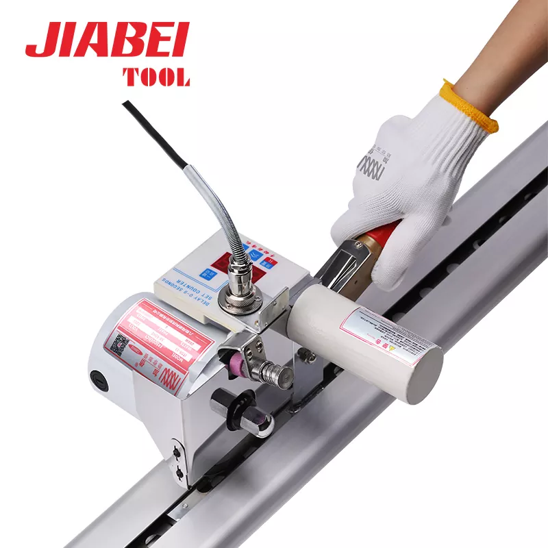 Tại sao Máy cắt đầu vải nên là công cụ bạn nên sử dụng trong ngành may mặc chuyên nghiệp